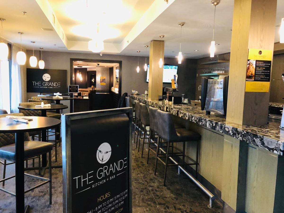 B&B Grand Rockies Resort 2Br 1Pullout Canmore Ngoại thất bức ảnh